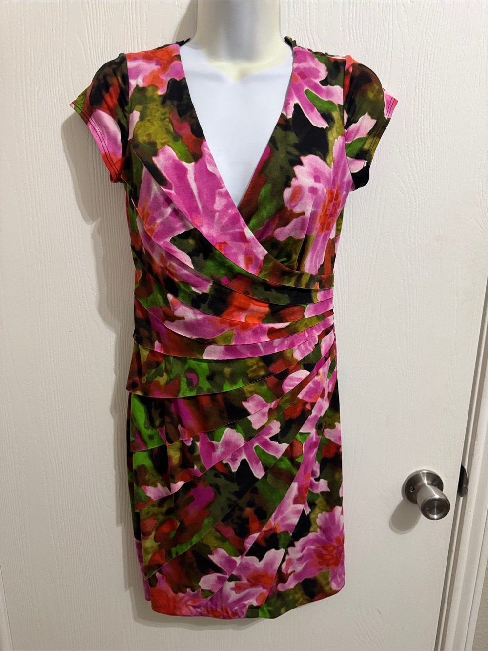 London Times Floral Dress 6 Petite Pink Green Floral VNeck Tiered Cap Sleeve